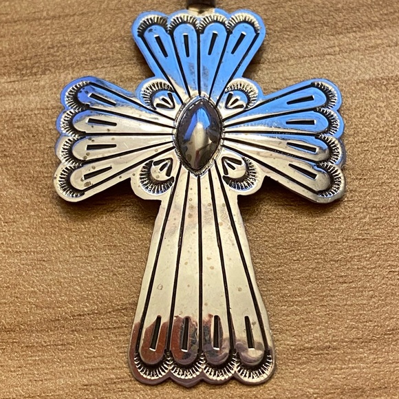 925 sterling silver Navajo signed Arnold Blackgoat cross pendant - Picture 13 of 13
